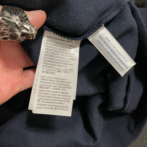 NWOT Men’s Size Small Calvin Klein Drawstring Hoodie With Reflective Logo Navy - Picture 6 of 10